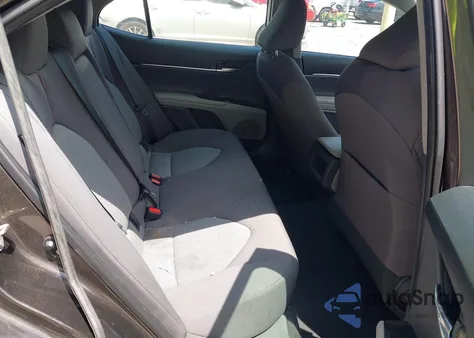 2020 Toyota Camry Le z USA, uszkodzony, nr VIN 4T1C11AK8LU861497